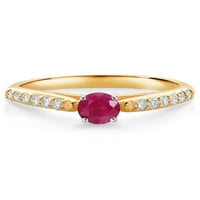 Gem Stone King 10k žuti zlato crveno rubin i bijeli laboratorij uzgojili dijamantni zaručni prsten za