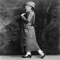 Glumica Gilda siva modeliranje krep haljine i klohe šešir. Ca. 1920. Istorija