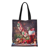 Platno torba crvena božićna adventska kalendara i santa cipela na rustičnoj rame za višekratnu upotrebu