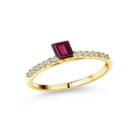 Gem Stone King 0. CT Red Rhodolite Garnet G-H Lab Grown Diamond 10k žuti zlatni prsten
