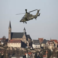 Njemački Tiger Eurocopter koji leti u gradu Fritzlar, Njemačka, u pripremi za afganistan za poster za