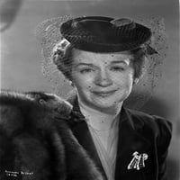 Rosemary Decamp postavljen sa mrežnim šeširom