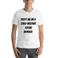 Vjerujte mi im dječji socijalni radnik s majicom kratkih rukava majica s nedefiniranim poklonima